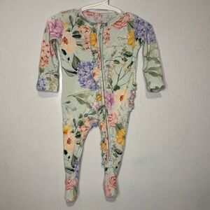 🌸 Posh Peanut Bamboo Zippy | 0–3M | Floral Footie with Ruffle Bum | EUC